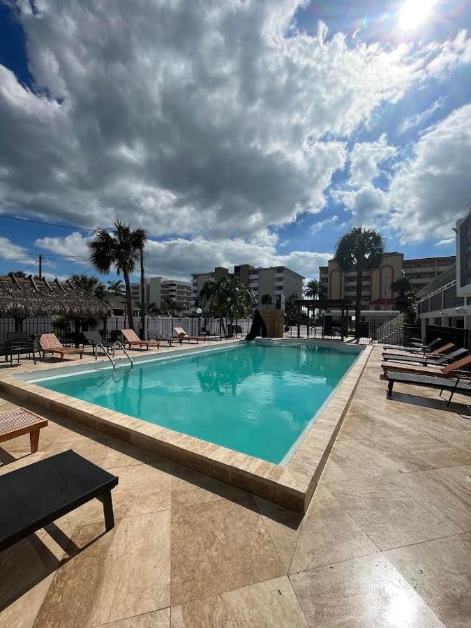 Holiday Isles Resort Мадейра-Бич Экстерьер фото